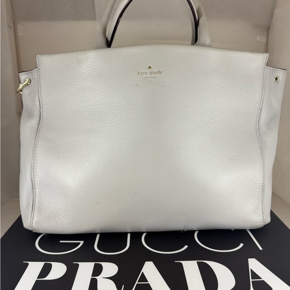 Kate Spade White Leather Tote with Elegant Gold Accents - Picture 1 of 10